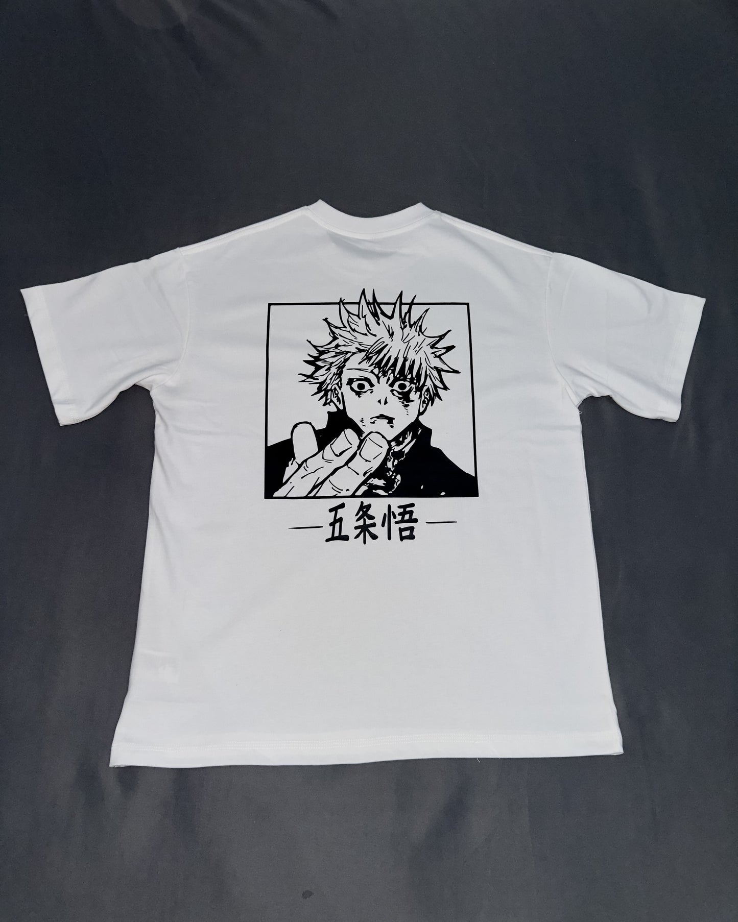 CAMISETA GOJO JJK OVERSIZE BLANCA 250GSM